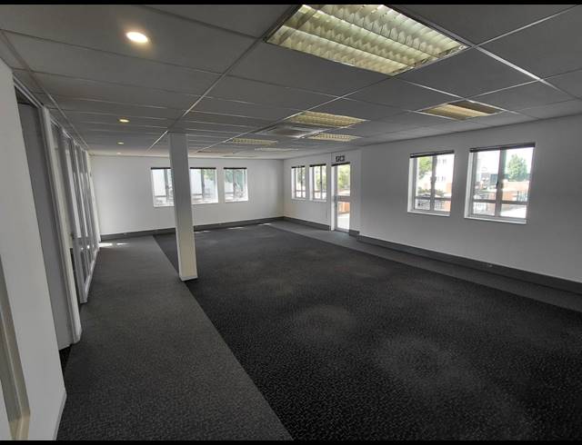 1,101M² OFFICE TO LET IN BRYANSTON